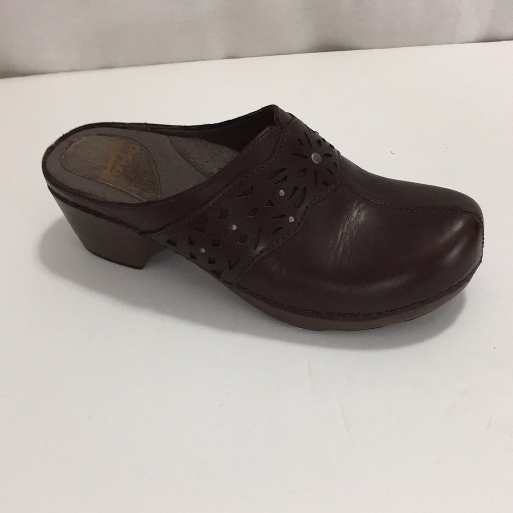 Dansko Shyanne Clog Mules Heeled Brown Leather Shoes with Cutouts Size 37
